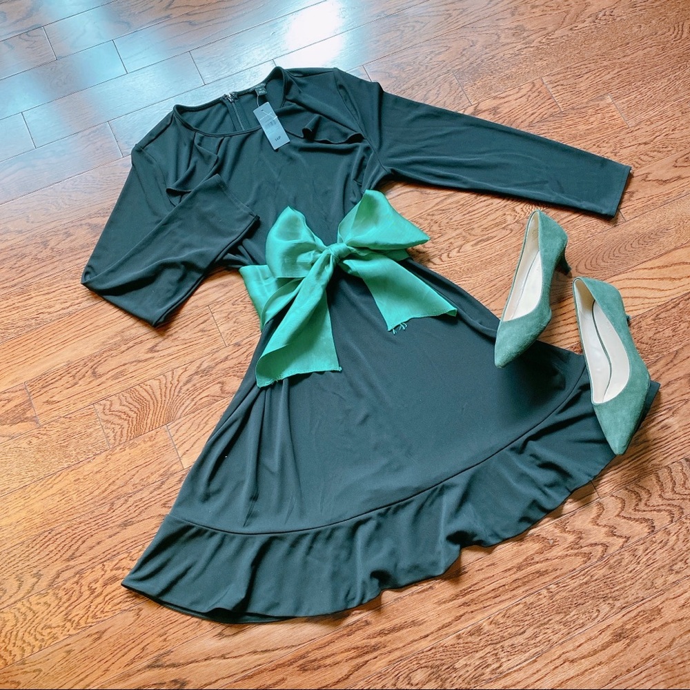 DR28 Ann Taylor Black Dress